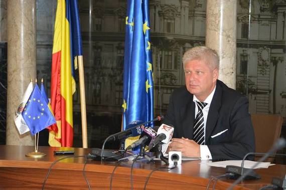 Licitatia pentru revista Primariei Sectorului 1, castigata de doua firme. Printre beneficiari - apropiati ai lui Adrian Thiess