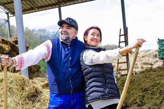 Primul cuplu de concurenţi în show-ul Ferma vedetelor: Rona Hartner şi Daniel Iordăchioaie