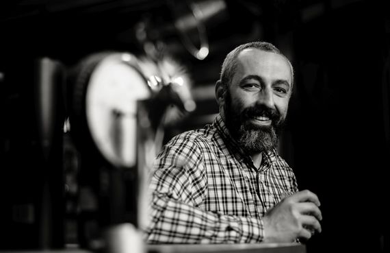 O nouă emisiune la Rock FM: Alex Dona, de la Times New Roman, este On the rocks