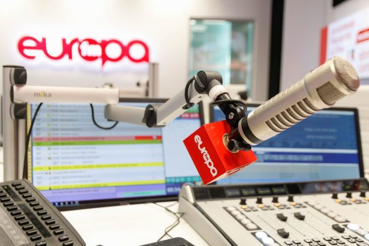 Europa FM şi Virgin Radio, nou proprietar. Cine a cumpărat posturile Lagardere