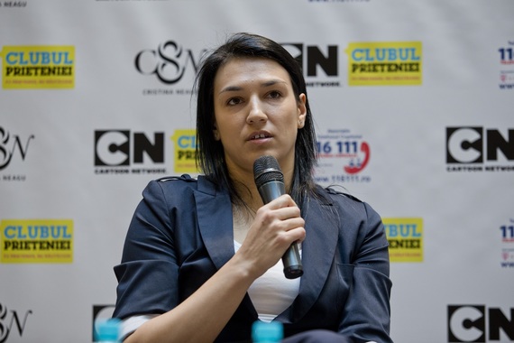 ÎMPOTRIVA HĂRŢUIRII. Cartoon Network lansează o campanie anti-bullying alături de handbalista Cristina Neagu