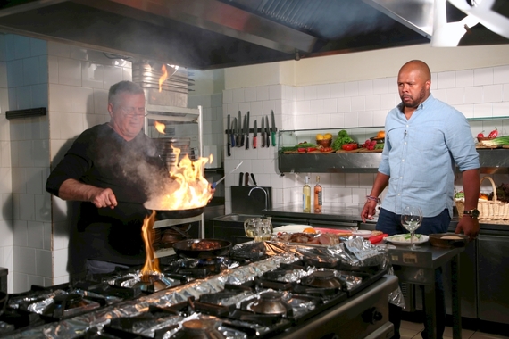 „Am întrebat 100 de români". Cabral, la ediţia 100 Politică şi delicateţuri cu Mircea Dinescu