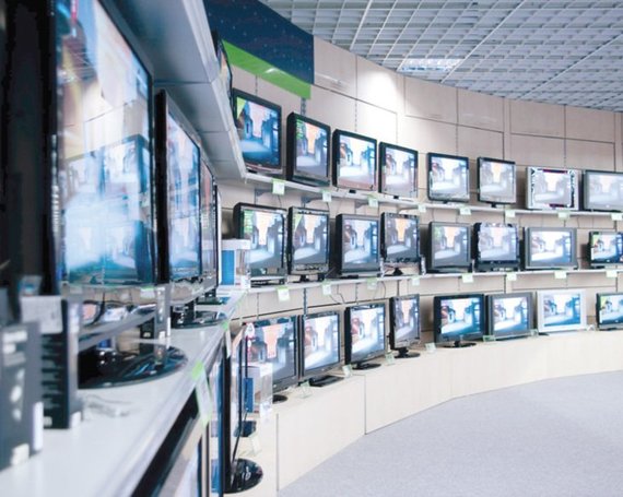 Televiziunea în 2017. Românii, din nou campioni la aruncarea cu privirea. Grupul Pro, cele mai mari venituri din reclame. Posturile de nişă, în creştere. Show-urile TV, din ce în ce mai atractive pentru români