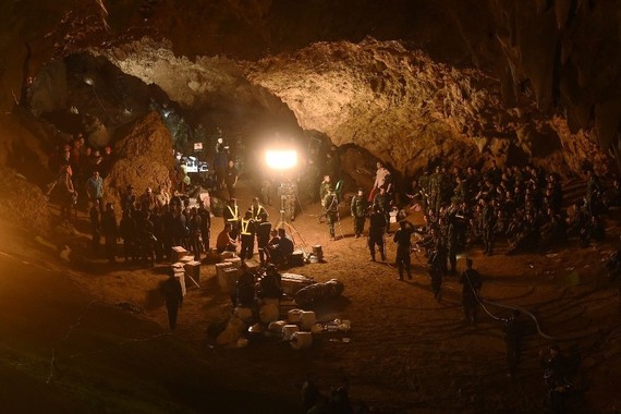 Discovery va difuza săptămâna aceasta documentarul operaţiunii de salvare a copiilor blocaţi într-o peşteră din Thailanda