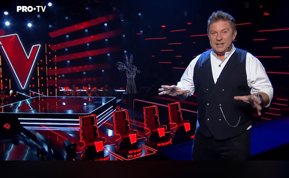 VIDEO. Pavel Bartoş face turul noului platou de la Vocea României