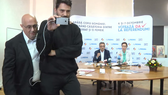 VIDEO. Am stat de vorbă cu ziariştii Vice daţi afară de la conferinţa Coaliţiei pentru Familie. Filmul, pas cu pas