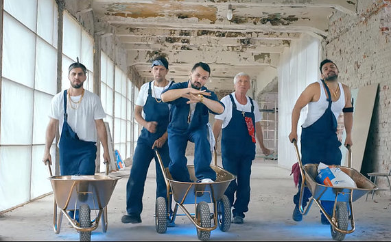 VIDEO. Cele mai creative campanii online. Spotul Rigips, cu meşterul Zinedine Zidar, cel mai bun video. IAB Mixx Awards