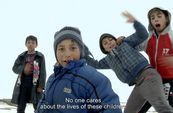 VIDEO. Abandonul şcolar şi dreptul la educaţie în România, într-un documentar la Digi Life. Se vede de Moş Nicolae