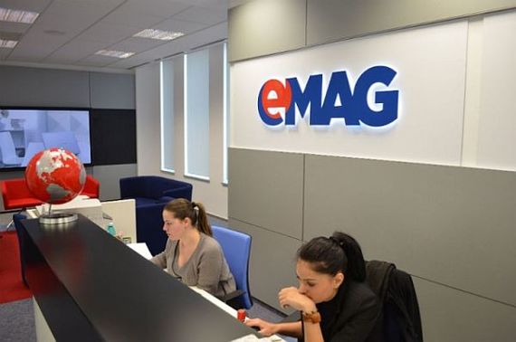 GALERIE FOTO. eMag a decernat Premiile Căutarea Anului 2018. Squishy, giaca şi acumulatorul de căruţă, printre „premianţi”