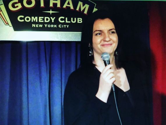 Poveşti de scenarist. Cum a ajuns Andreea Georgescu de la presă, trecând prin antreprenoriat şi stand-up la New York, să scrie pentru serialul TripluSec