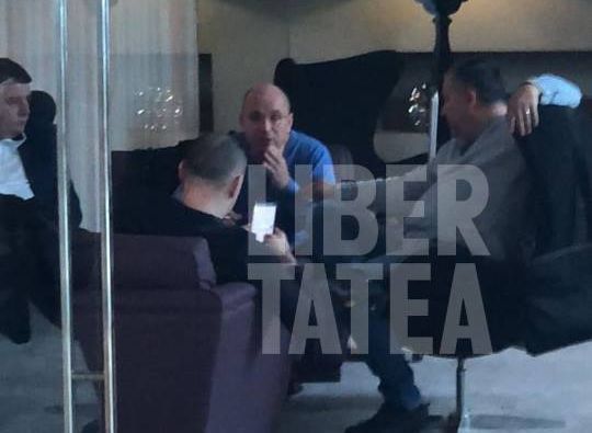 Libertatea: Cozmin Guşă şi Sebastian Ghiţă, fotografiaţi împreună la Belgrad