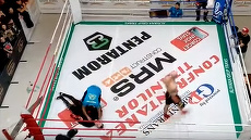 VIDEO. Mircea Badea, bătut în ring, din nou. A fost făcut KO în doar câteva secunde