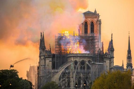 VIDEO. Media Podcast: Audienţă cu decenţă. Posturile de ştiri şi tragedia de la Notre Dame