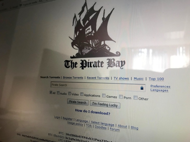 Operatorii de internet sunt de acord cu blocarea site-urilor de filme piratate