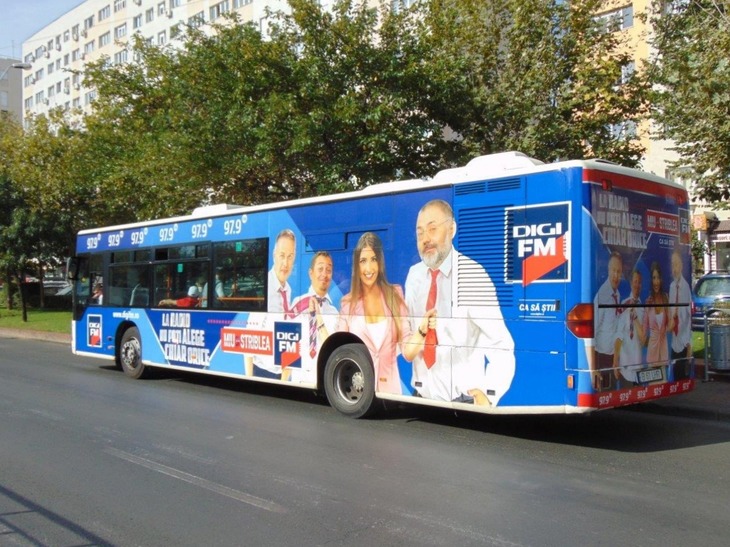 Miu şi Striblea, într-o nouă campanie de brand Digi FM. Se vede în Bucureşti, pe autobuze şi la metrou, dar şi în alte oraşe