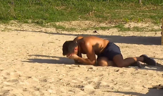 VIDEO. Concurentă eliminată de la Survivor România, după ce i-a spart nasul unui coleg