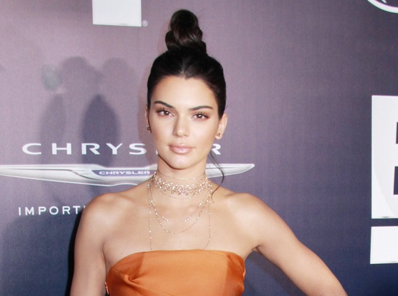 Influencerii şi reclama mascată. Cum se face "la ei"? Modelul Kendall Jenner 90.000 penalizare pentru reclama la Fyre Festival, un eveniment fals