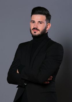 George Ilinca Constantin are 25 ani si vine din Bucureşti. Este fotbalist, însă a fost nevoit sa stea departe de teren, din cauza unui accident pe care l-a suferit.
