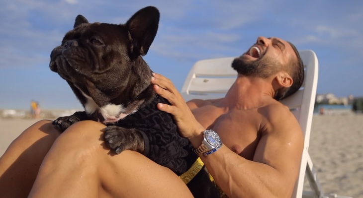 Înoată Cheluţu! Ce mai ascultă românii? Câinele lui Dorian Popa le-a suflat primul loc în trending maneliştilor Jador şi Dani Mocanu