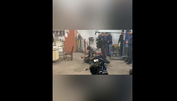 VIDEO. Ce nu se vede la televizor. Scena de bătaie dintre Tibi şi Leo, în serialul Vlad. De la repetiţii, la scena finală