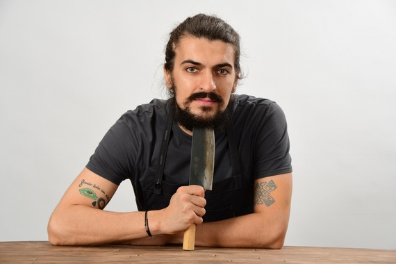 O nouă emisiune culinară, la TVR. Un fost concurent Masterchef prezintă