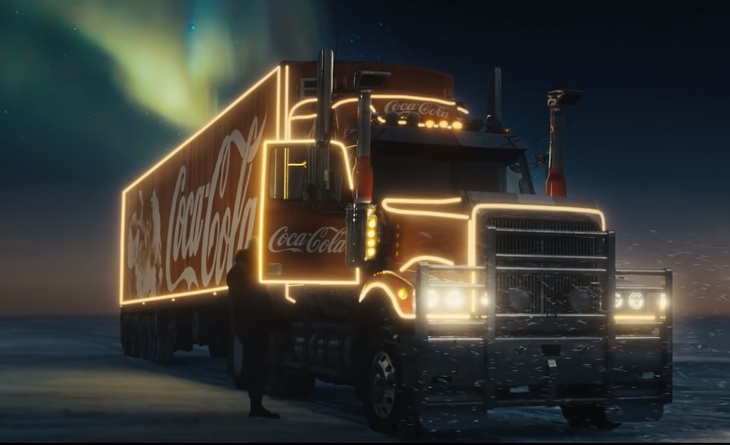 VIDEO. Pe voi v-a "lovit"? Coca-Cola şi reclama de Crăciun. Spotul, creat de un câştigător de Oscar - cel care va regiza noul film Star Wars