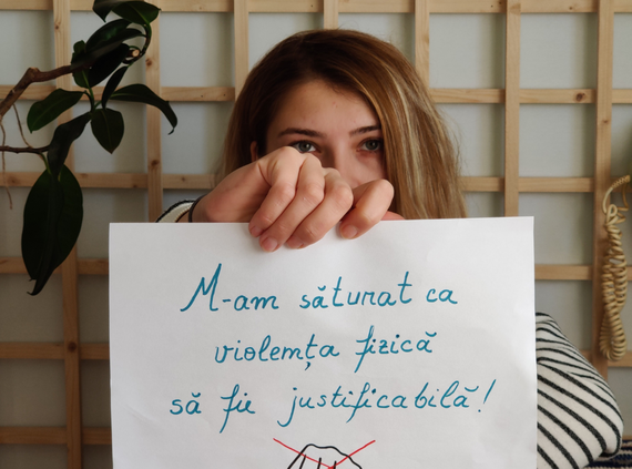 Stop violenţei! Campanie contra violenţei bazate pe gen, pe Instagram şi Facebook