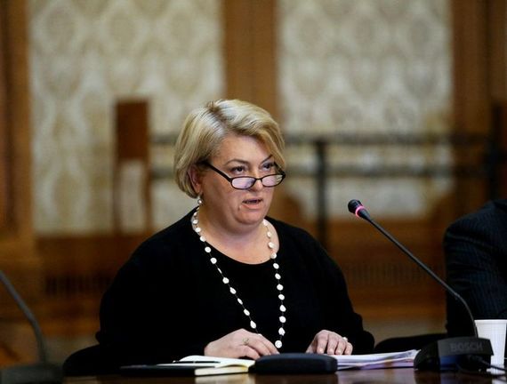 Din nou. Cinci membri din conducerea TVR cer demiterea şefei Doina Gradea. Apel către Parlament