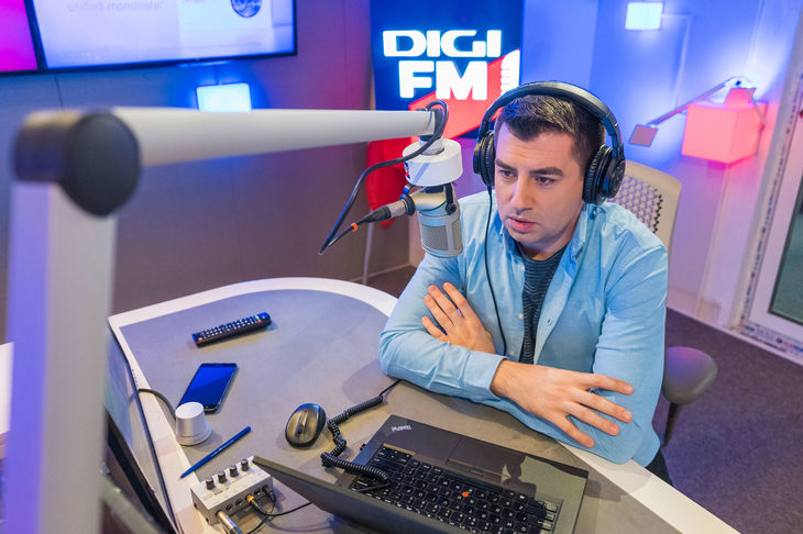 Şi pe TV, şi în FM. Nouă emisiune la Digi FM, cu ştiristul Adrian Cojocaru de la Digi24