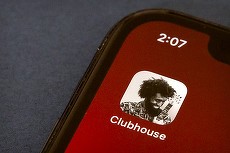 Clubhouse va finanţa creatorii de conţinut. Banii merg pentru cei din „club”