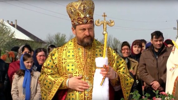 Fostul episcop de Huşi dă în judecată trei jurnalişti. Cere ştergea textelor! Sunt anchetele despre abuzurile sexuale din Episcopie