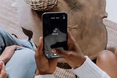 TikTok, ajutor pentru brandurile şi agenţiile din România. Lansează un tool special
