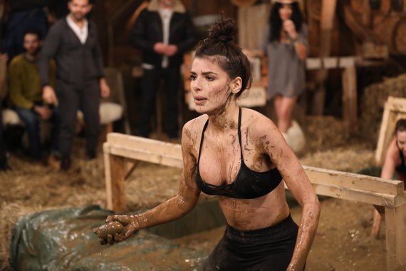 ASCULTAŢI Ştirile Paginademedia! Două foste concurente „Ferma”, la „Bravo, ai stil!”. Ţociu şi Paula Chirilă, în show-ul „Splash”