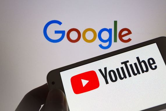 YouTube îi va „trimite” pe copii la somn. Google vine cu reguli noi pentru cei mici. Se schimbă şi reclamele