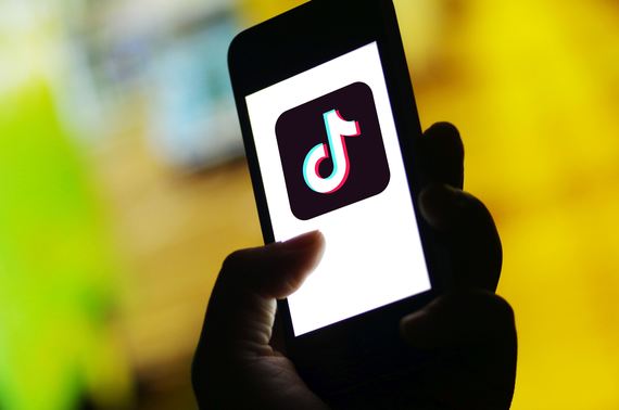 Premieră: TikTok, cea mai descărcată aplicaţie din 2020. A depăşit Facebook