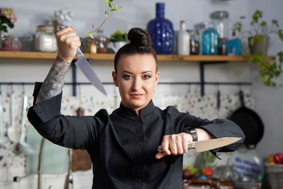 Hello Chef, un nou sezon pe Antena 1. Mirela Vaida şi Alina Puşcaş, printre invitaţii Roxanei Blenche