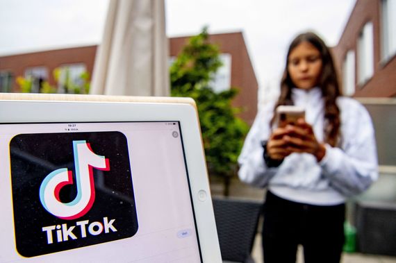 Funcţii noi pe TikTok: Creatorii pot marca publicitatea. Printr-un alt tool, brandurile pun ce vor, iar tiktokerii propun campaniile