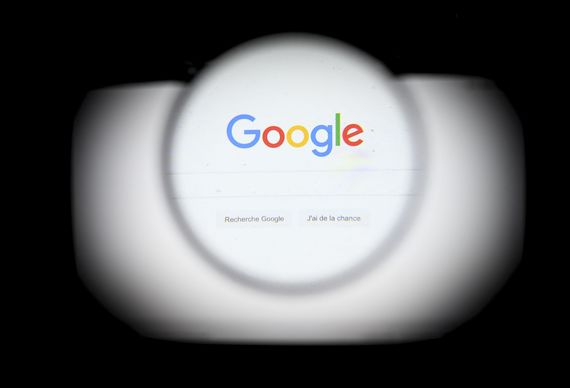 Scroll, scroll, scroll. Căutările din Google, afişate într-o singură pagină pe mobil: „Oamenii nu trec de prima pagină”