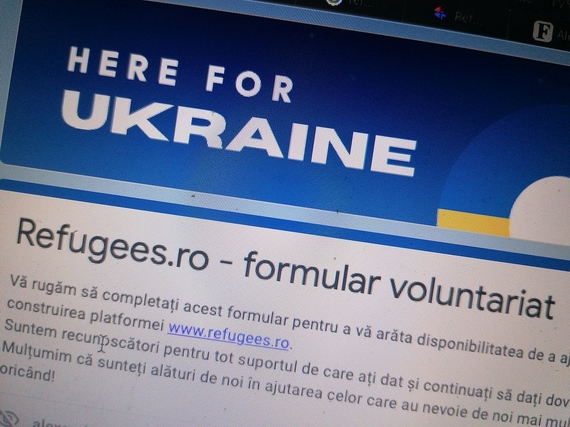 Un român a făcut o platformă pentru refugiaţi, la nivel european. Refugees.ro, peste 100.000 de accesări în 3 zile
