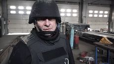 VIDEO. Echipa Sky News, atacată aproape de Kiev. Reporterul, rănit. Operatorul, lovit, dar protejat de vesta antiglonţ
