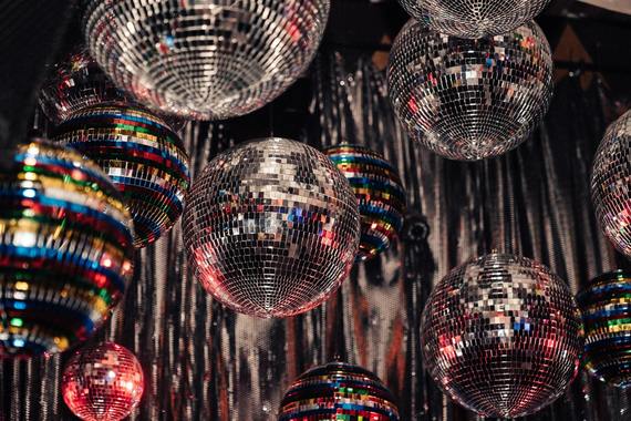 Disco Mix, televiziune cu muzică disco, se va lansa în România. A primit licenţă de la CNA