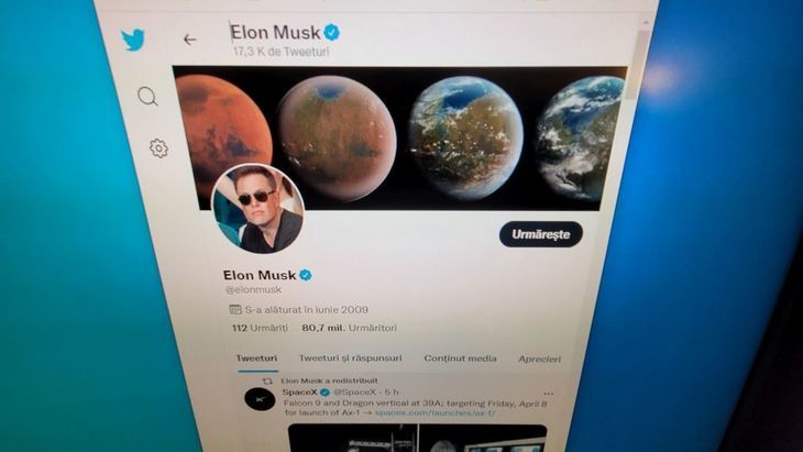 Oficial. Elon Musk a bătut palma pentru achiziţia Twitter, estimată la miliarde de dolari