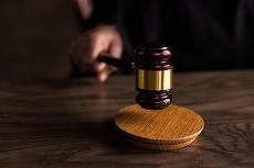 INSTANŢĂ. Jurnalist obligat să facă "precizări" legat de surse
