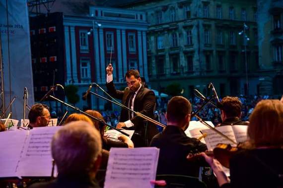 PARTENERIAT. Simfonie în stradă: Fusion Folcloric, Muzică de film şi Symphonic rock la Braşov