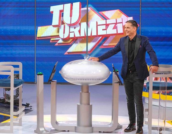 Mai mult Dan Negru pe Kanal D. Show-ul Tu urmezi va fi şi duminica. Shelly, printre invitaţi