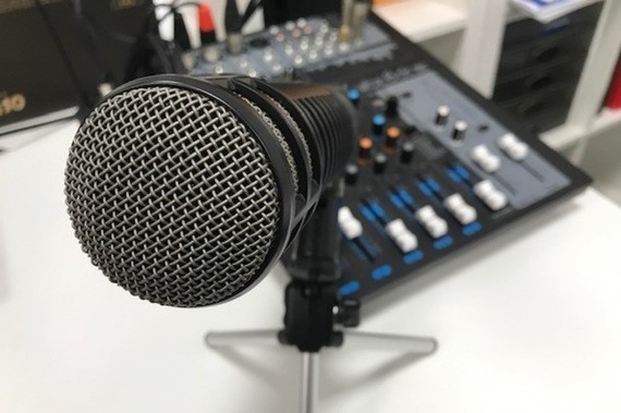 Dosar penal pentru un bărbat din Bucureşti care deţinea un radio pirat şi intra în direct cu ascultătorii