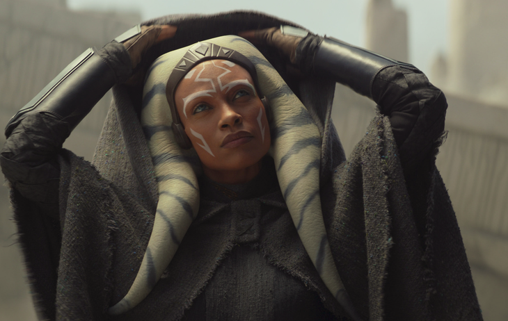 Disney+ a lansat trailerul şi posterul serialului Star Wars: Ahsoka. Rosario Dawson, în rol principal