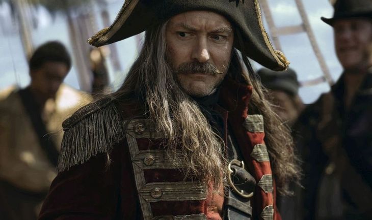 VIDEO. Jude Law, transformare spectaculoasă pentru Hook, în noul film Disney+, Peter Pan şi Wendy. Detalii din culise de la actorii producţiei
