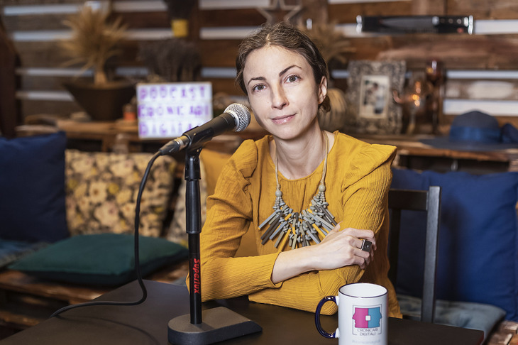 Diana Popescu, moderatoarea podcastului Cronicari Digitali
