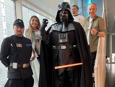 May the 4th be with you. Matinalii de la Digi FM au sărbătorit Ziua Internaţională Star Wars. Darth Vader în studio